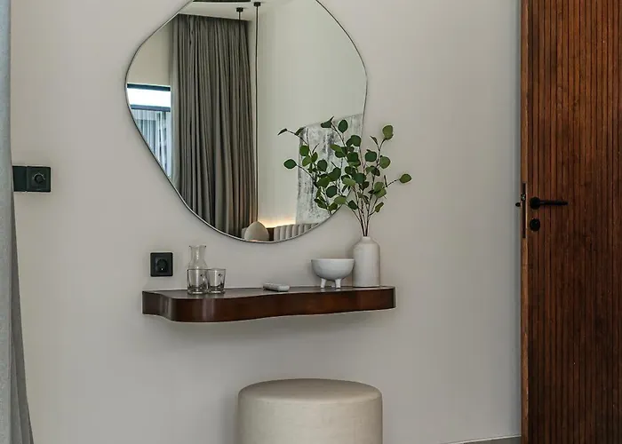 Larente - Elegant 2br Pool Retreat In Heart Of Bingin