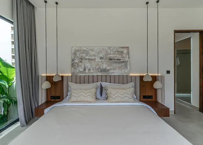 Larente - Elegant 2br Pool Retreat In Heart Of Bingin