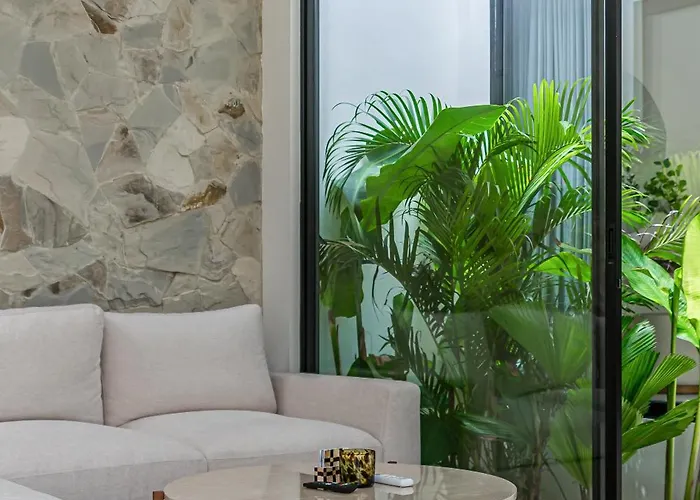 Larente - Elegant 2br Pool Retreat In Heart Of Bingin